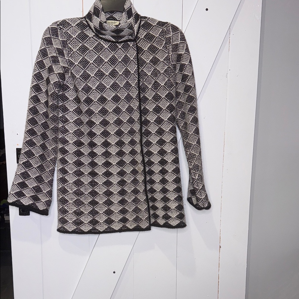 Cocogio Geometric Patterned Turtleneck Cape
